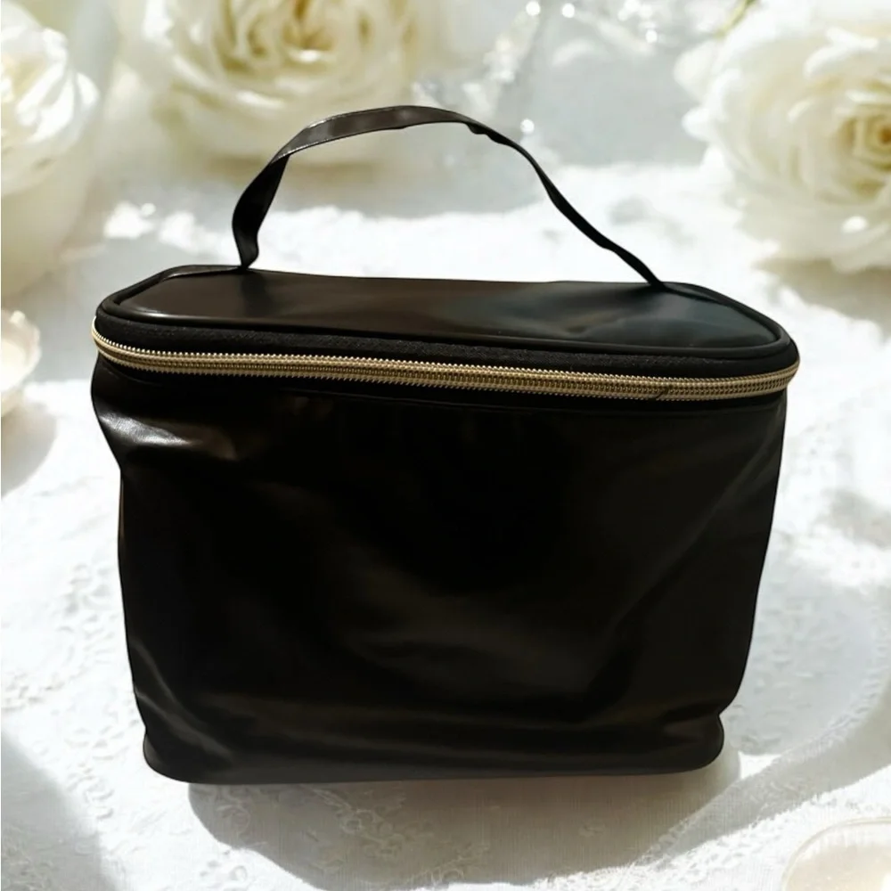 Large make-up bag for woman (NWT)